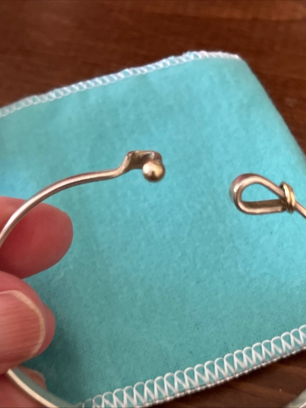 Tiffany & Co. hook and eye SS 925 Bangle with 18k yellow Gold Accents orig pkg - Picture 5 of 14